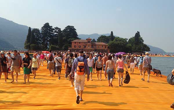 Passerella sul lago d'Iseo