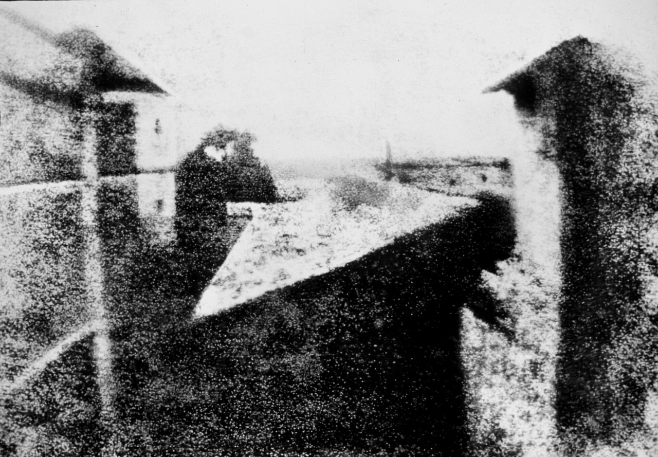 La vista dalla finestra di Le Gras di Niépce, la più antica fotografia conservata